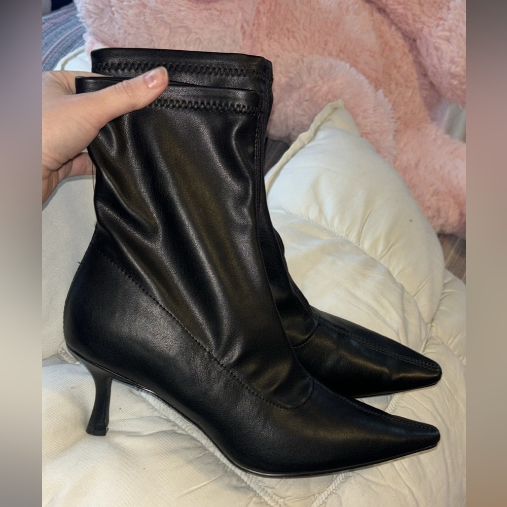 Black kitten heel boots